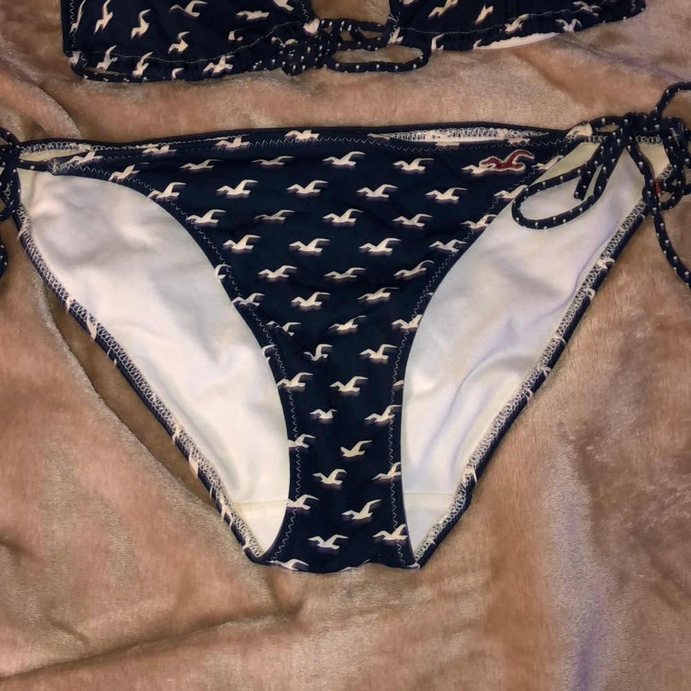 Bikini - Picture 2 of 5